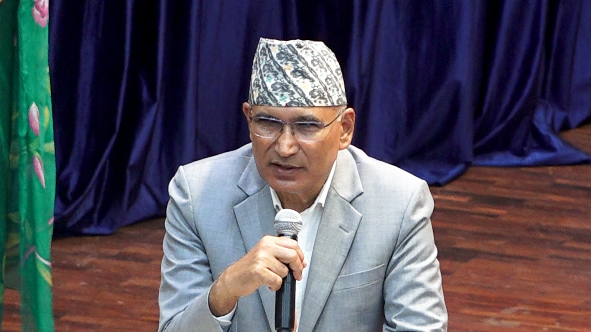 धुलो र हिलो रहित सडकको परिकल्पनालाई सार्थक तुल्याउन काम भइरहेको छ : अर्थमन्त्री पौडेल
