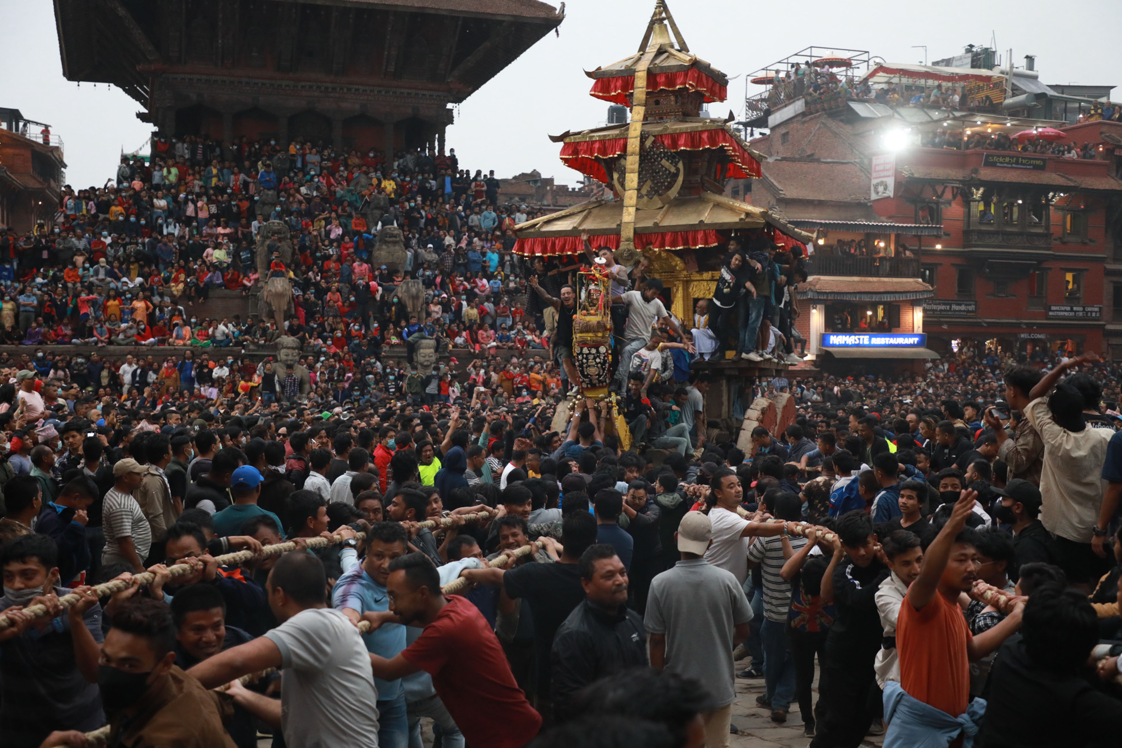मध्यपुरथिमिमा बिस्केट जात्रामा चार दिन बिदा