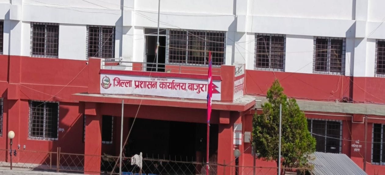 प्रशासन बाजुराको आग्रहपछि घरेलु २६ थान हातहतियार बुझाइए