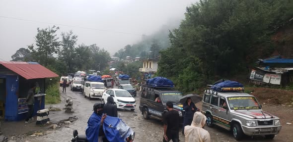 वर्षाको कारण बिपी राजमार्ग अवरुद्ध