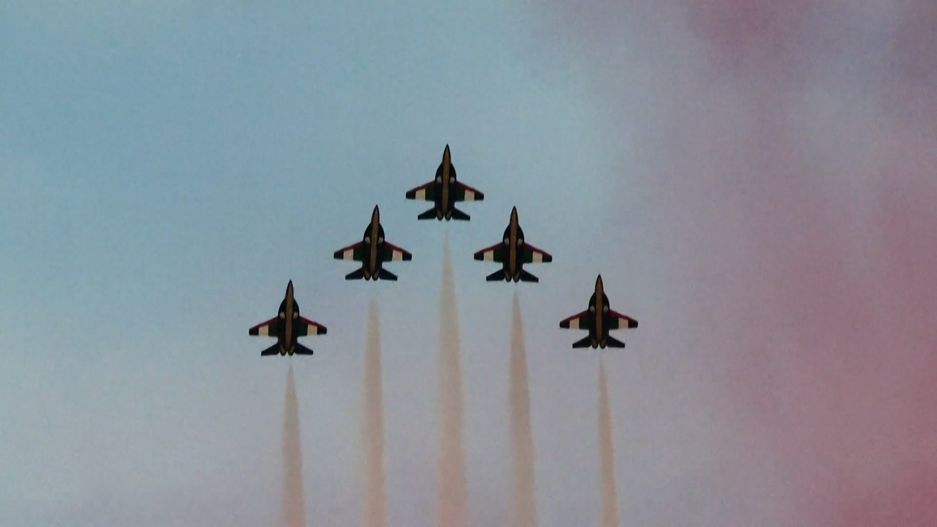 दुबई एयर शो २०२५ मा प्रभावशाली हवाई प्रदर्शन