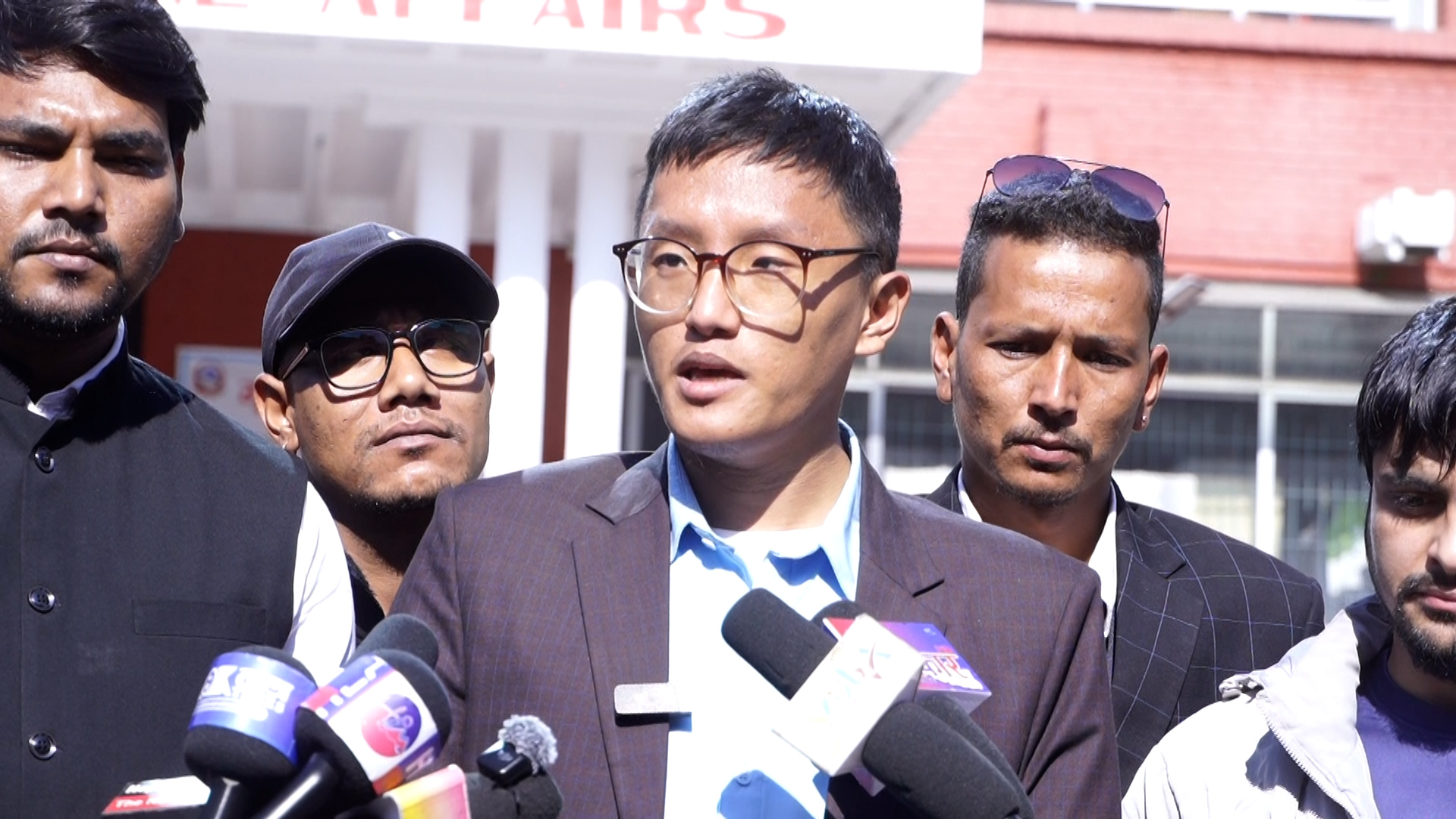 जेनजी २.० संगठनका युवाहरुले गृहमन्त्रीलाई भेटेर भने: सरकारले हामीहरुप्रति गलत व्यवहार गर्यो