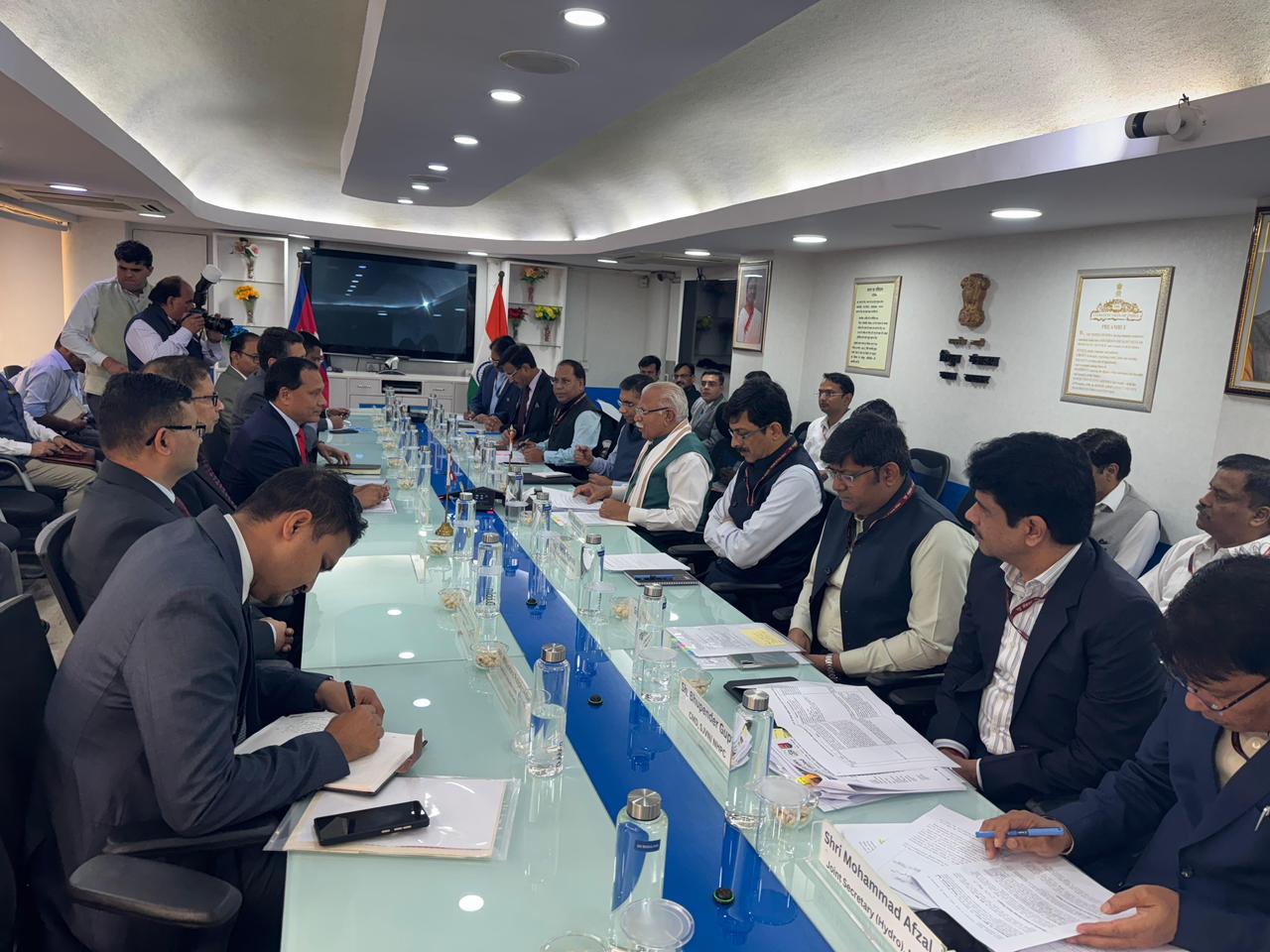 उर्जामन्त्री कुलमान घिसिङ र भारतका विद्युतमन्त्री मनोहरलाल खट्टरबीच भेटवार्ता