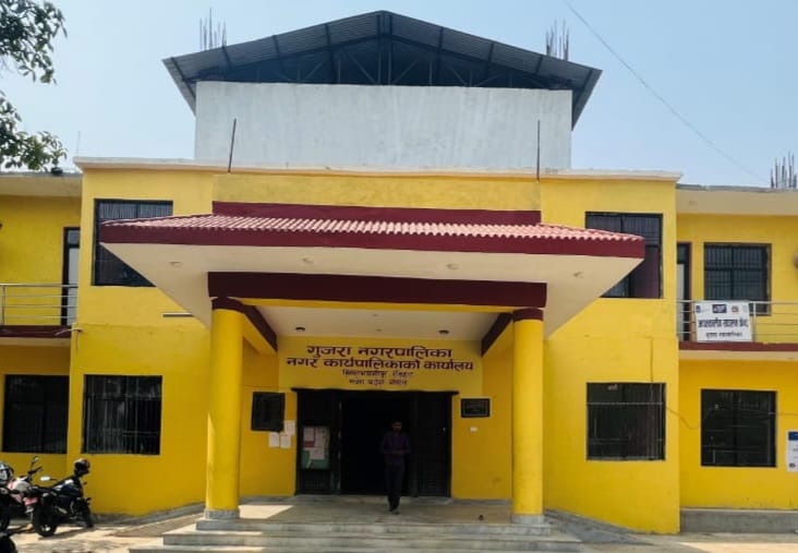 सामाजिक सुरक्षा भत्ता नपाएपछि नगरपालिकामा तालाबन्दी