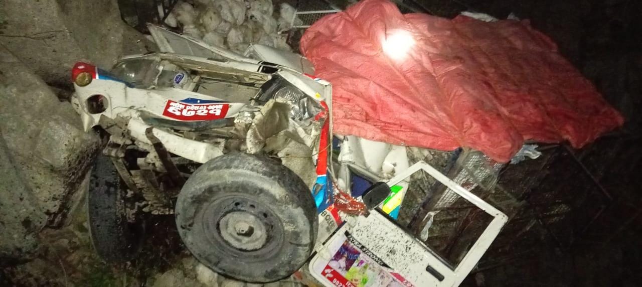 मकवानपुरको सिमखोला पुल नजिक बोलेरो पिकअप दुर्घटना, एक जनाको मृत्यु