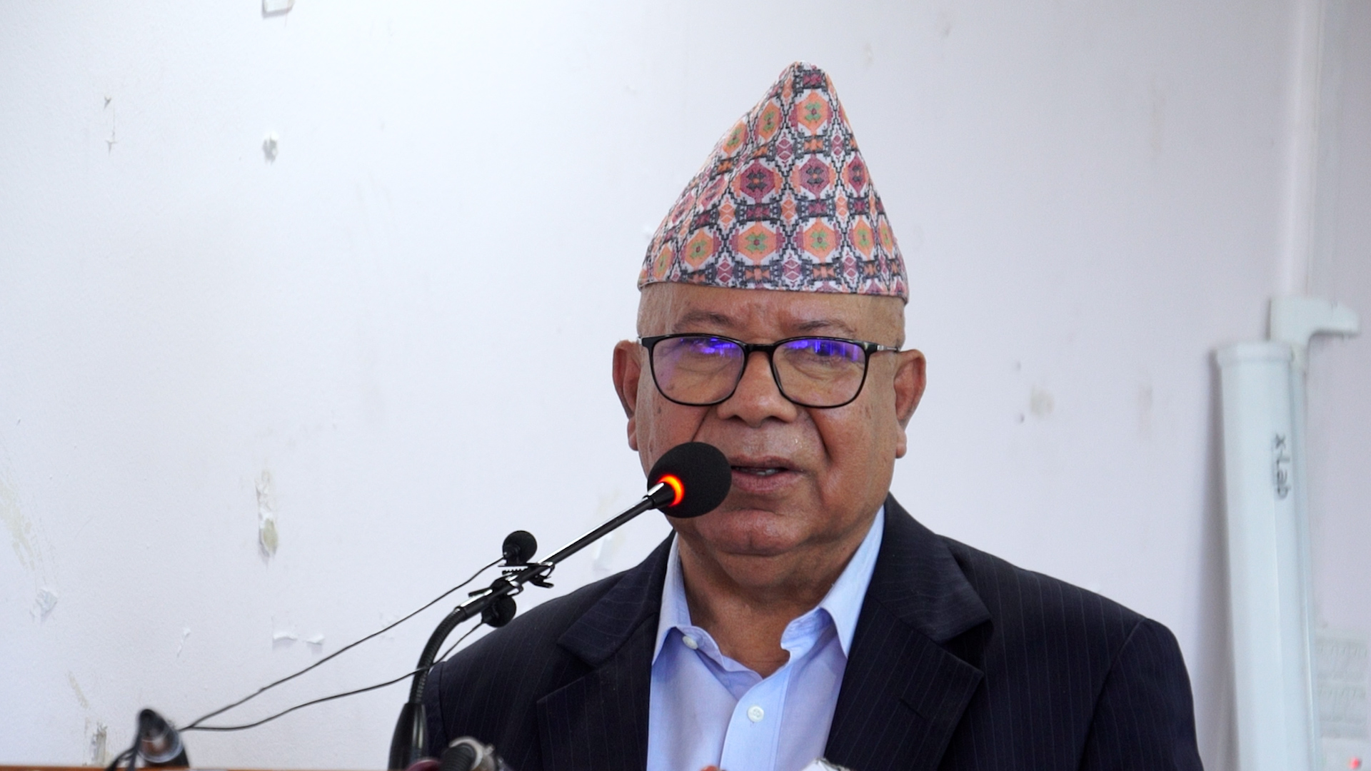 पूर्वप्रधानमन्त्री माधव नेपाल विरुद्धको उजुरी प्रमाण नपुगेको भन्दै दरपीठ