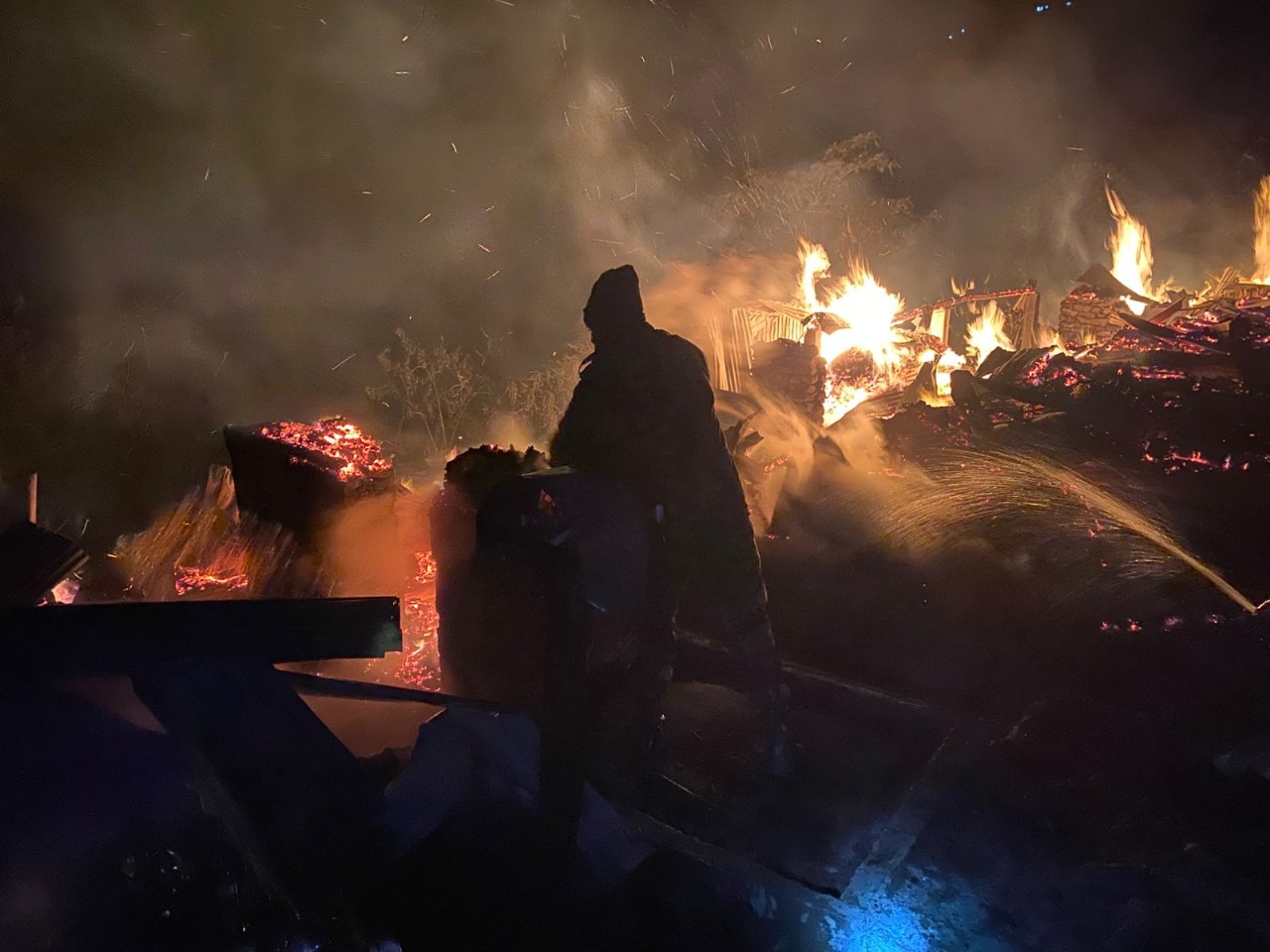 ताप्लेजुङको तेम्बा बजारमा भीषण आगलागी ,करोड बढीको क्षति