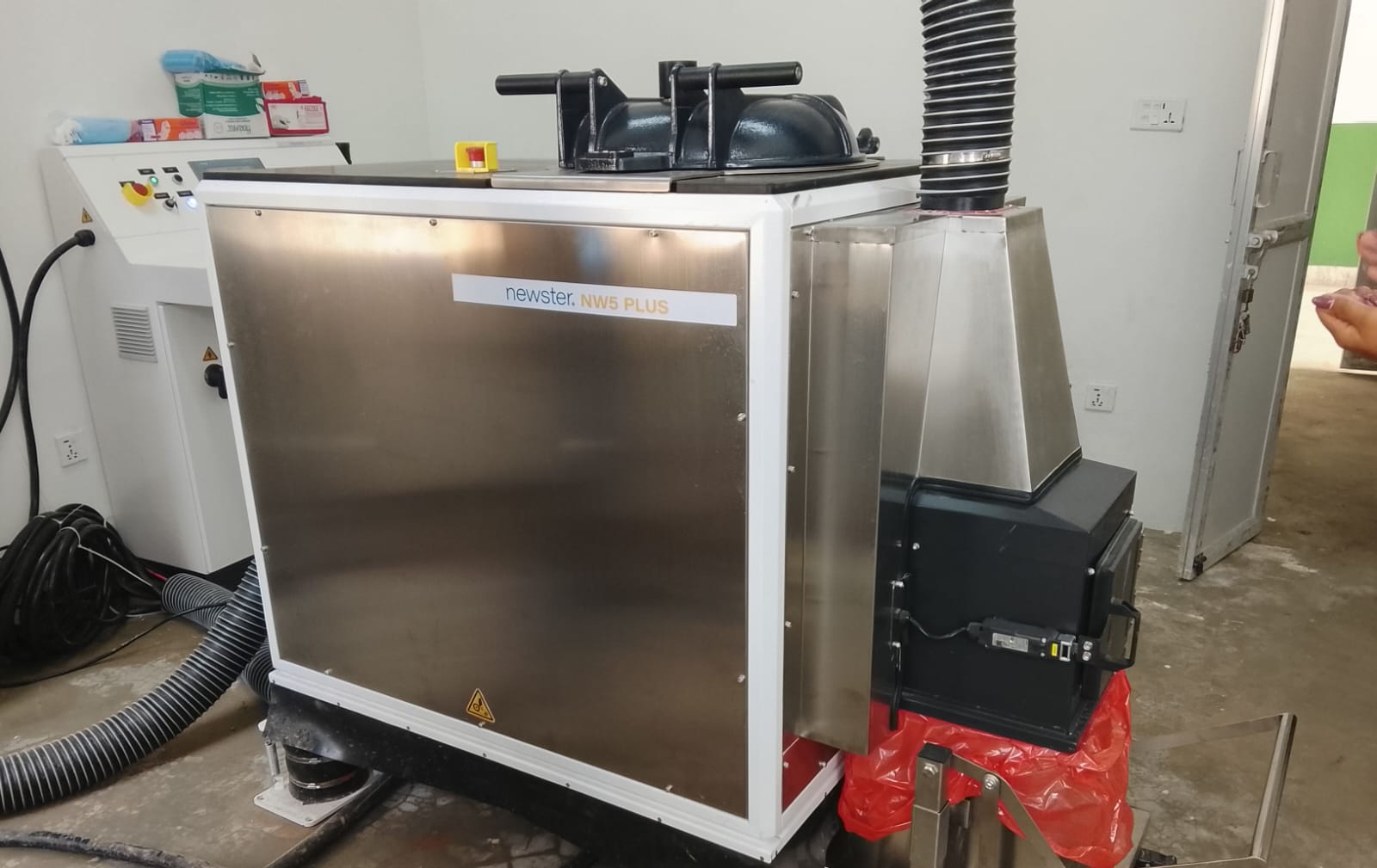 जिल्ला अस्पताल बाजुरामा फोहोर निर्मलीकरण मेसिन जडान