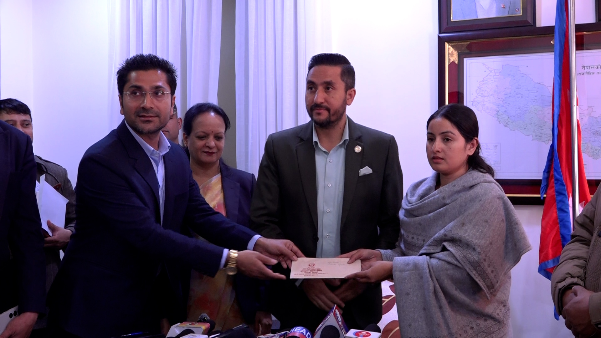 राजावादीहरुको प्रदर्शनमा मृत्यु भएका पत्रकार रजकको श्रीमतीलाई सरकारी जागिर