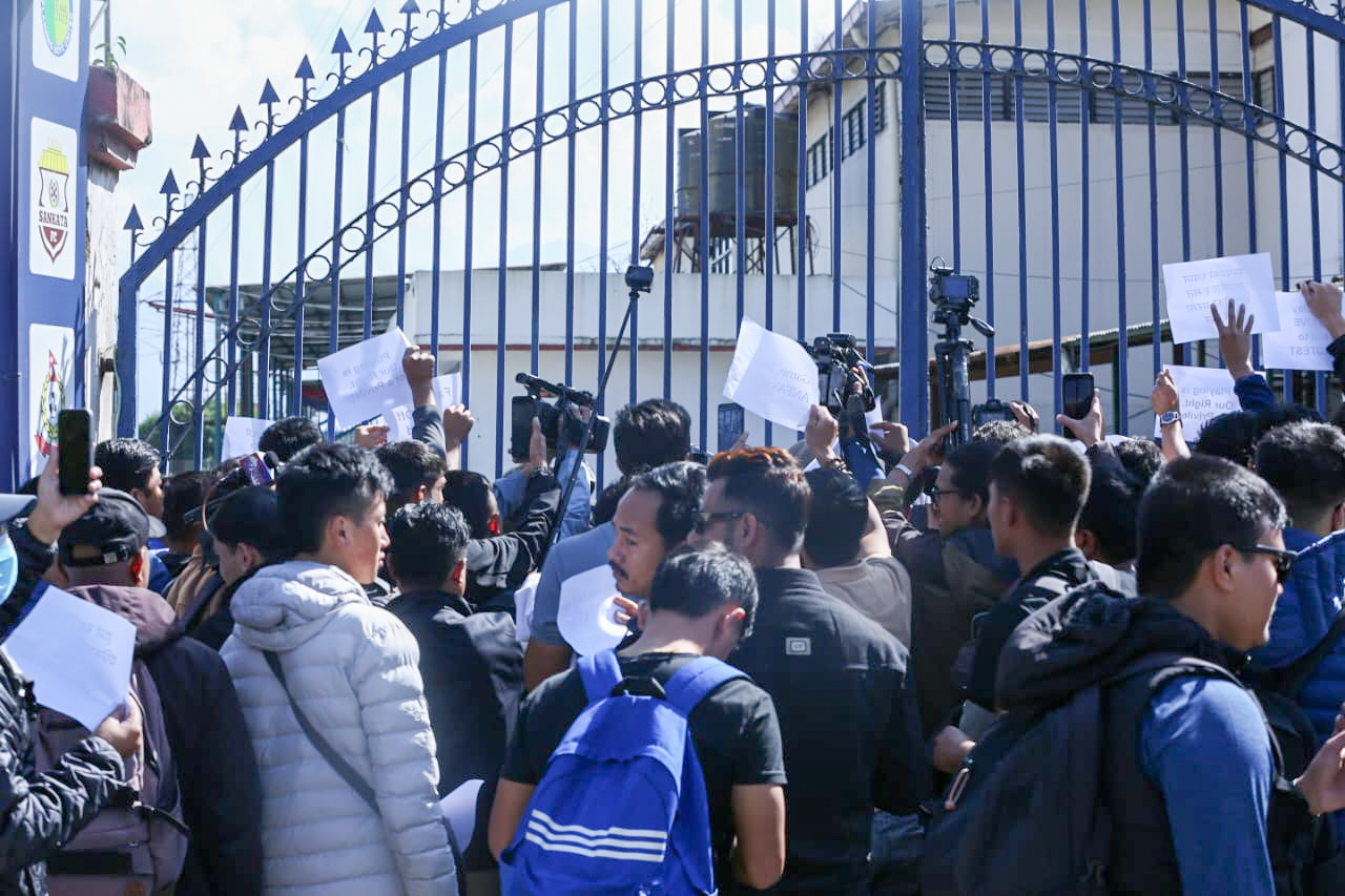 ‘ए’ डिभिजन लिग स्थगन विरुद्ध एन्फा मुख्यालयमा धर्ना (तस्बिरहरु)