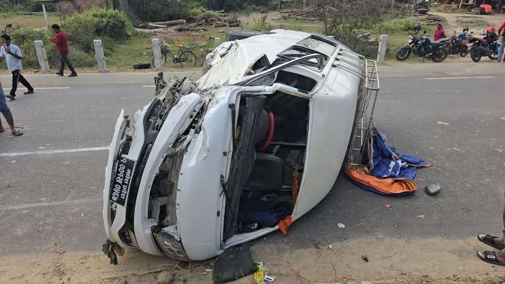 सिरहामा चार सवारी ठोक्किँदा १० जना घाइते