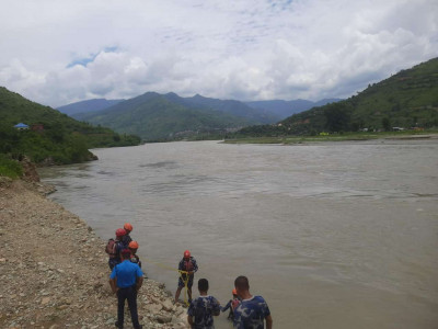 तामाकोशीमा बगेर वृद्ध बेपत्ता, खोजी जारी