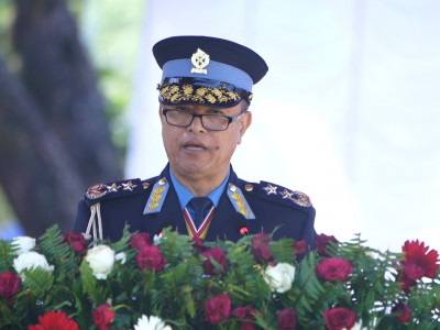 अवकास भएका प्रहरी महानिरीक्षक खापुङलाई विदेश भ्रमणमा रोक