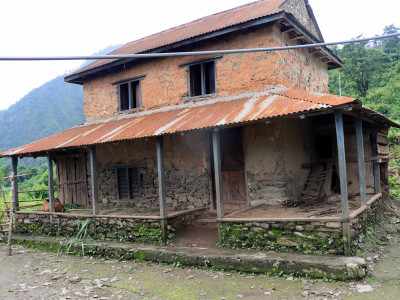 रित्तिदै गाउँ, जीर्ण बन्दै घर