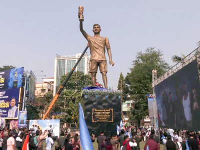 कोलकातामा मेस्सीले उद्घाटन गरे ७० फिटको आफ्नै स्मारक