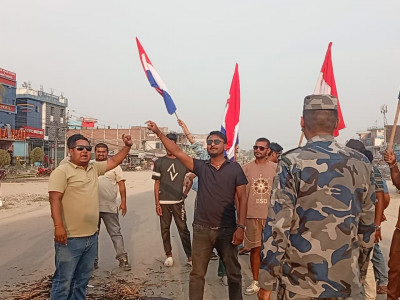 सिरहाको गोलबजारमा राजेन्द्र लिङ्देनको पुतला दहन