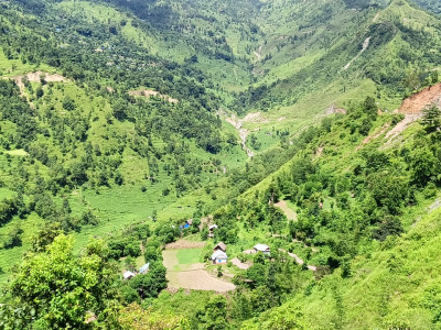 सडक आयोजनाको लापरबाहीले पुरै बस्ती जोखिममा