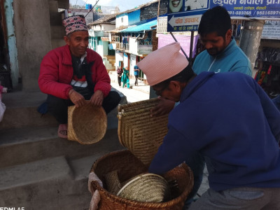 चोयाका सामाग्रीहरुको संरक्षणमा बाजुराका रावत : मेहेनत अनुसारको आम्दानी भने कम
