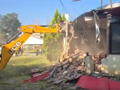 दीपक खड्काले स्काउटको जग्गा हडपेर बनाएको संरचनामा महानगरले चलायो डोजर