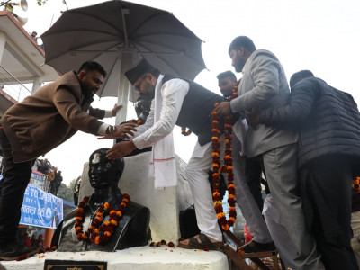 लहानमा मधेशका प्रथम सहिद रमेश महतोको शालिकमा बालेन साहद्वारा माल्यार्पण