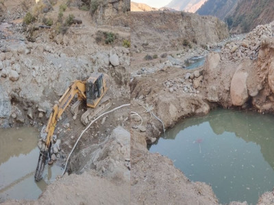 बाजुराको दानासाँघु खोलामा एकैसाथ दुई पुल निर्माण हुँदै