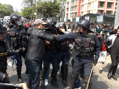 विद्युत प्राधिकरण अगाडि कुलमानका समर्थकहरूले गरे प्रदर्शन