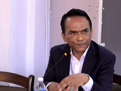 समग्र अर्थतन्त्र चलायमान बनाउन गृहकार्य गर्दैछौं : गर्भनर