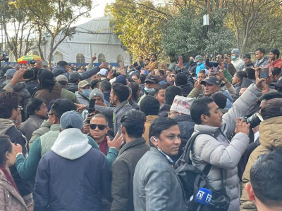 विशेष महाधिवेशन पक्षधरद्वारा भृकुटिमण्डपमा देउवाविरूद्ध नाराबाजी