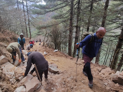 लार्चा दोभानदेखि नाम्चेसम्मको पदमार्ग निर्माणको काम ८० प्रतिशत सकियो