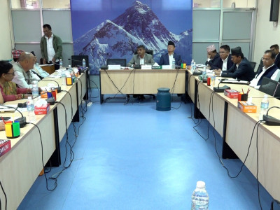 संसद भवन निर्माणको म्याद थपिएको र मन्त्री अनुपस्थित भएकोमा आक्रोश