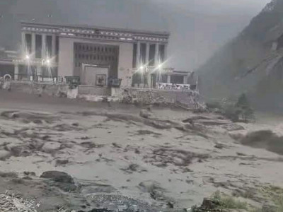 रसुवा बाढीको प्रभाव : व्यापारीलाई चीनबाट सामान आयात गर्नै सकस