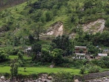 बाढिपहिरोको उच्च जोखिममा ओलेना बस्ती, स्थानान्तरणको पर्खाइमा स्थानीय