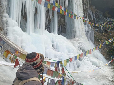 बरफले ढाकिएको लुङबुक