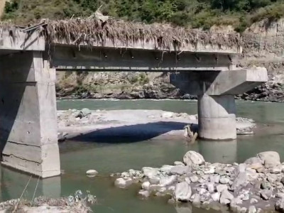 बाढीले पुल बगाएको नेपालथोकमा बेलिब्रिज बन्ने