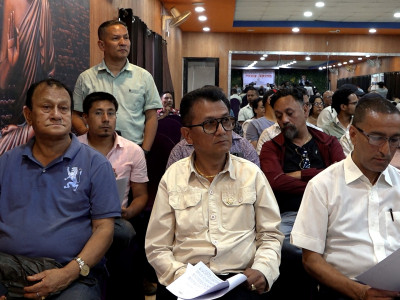 सुनमा लगाइएको विलासी कर खारेज गर्न प्रधानमन्त्रीको ध्यानाकर्षण