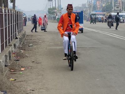युवाहरुलाई हरेस नाखाने सन्देश दिन उल्टो साईकल चलाउँदै महोत्तरीका जे.बी. पोखरेल