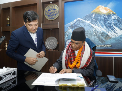 गभर्नर विश्वनाथ पौडेलले गरे पदभार ग्रहण