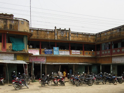 नगरप्रमुख र प्रमुख प्रशासकीय अधिकृतबीच विवाद, कार्यालयको सामान तोडफोड