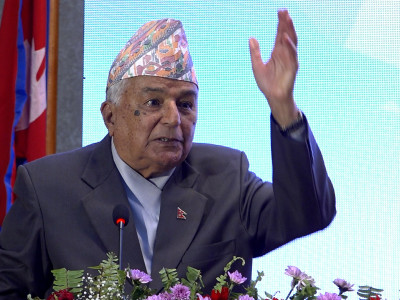 ‘युवालाई विदेश पलायनबाट रोक्न स्वदेशमै रोजगारीका कार्यक्रम तयार गर्नुपर्छ’