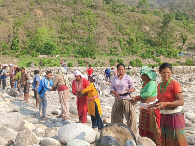 माझी समुदायको सक्रियता : नदीबाट बस्ती जोगाउन गाउँ नै उठेर श्रमदान
