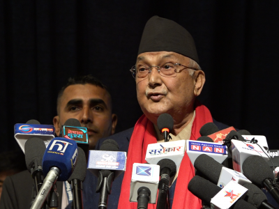 कांग्रेस–एमाले नजिकिएपछि निर्वाचन सार्ने षडयन्त्र हुँदैछ : अध्यक्ष ओली