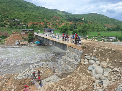 बाढीले क्षति पुर्याएको भटौली खोलाको पुल मर्मतपछि सडक सञ्चालनमा