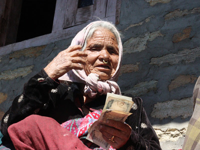 तिहारको मुखमा वडा कार्यालयबाटै सामाजिक सुरक्षा भत्ता, स्थानीय खुशी